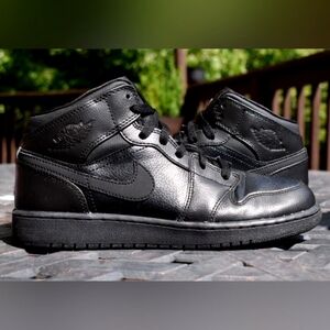 Jordan 1 Retro Mid Triple Black Kid 2015 Size Youth 3